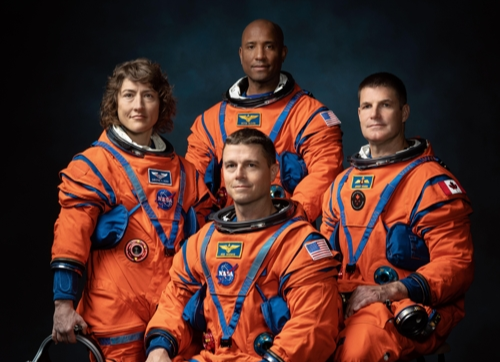 맨 왼쪽부터 시계 방향으로 크리스티나 코크, 빅터 글로버, 캐나다 우주비행사 제러미 한센, 베테랑 우주비행사 리드 와이즈먼. 미 항공우주국 제공