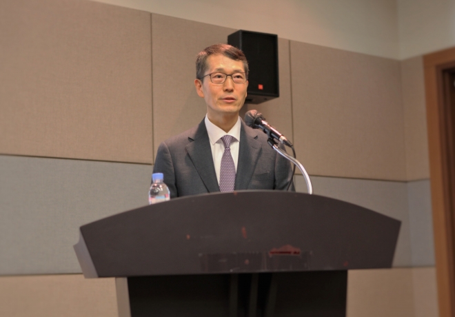 강남훈 한국자동차산업협회(KAMA) 회장이 5일 경기 고양 킨텍스에서 열린 자동차산업 포럼에서 발언하고 있다. KAMA 제공