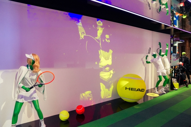 3년 만에 부활한 헤드가 5일 서울 강남구 삼성동에 쇼룸을 열고 한층 젊어진 테니스 의류를 선보이고 있다. 코오롱FnC 제공