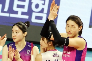 김연경 “‘현역 VS 은퇴’ 팬들 생각 하지 않을 수 없어요”