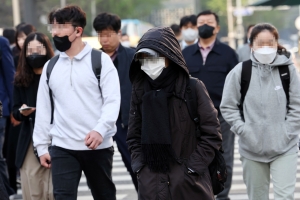 [포토多이슈] 비 그치고 꽃샘추위 ..수도권 등 미세먼지 ‘나쁨’