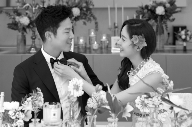 핑클 멤버 성유리씨와 남편인 프로골퍼 안성현씨 결혼사진.