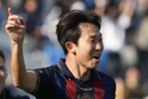 수원FC, 전반 두 골 먼저 주고 후반 5골 폭격하며 대전에 5-3 역전승