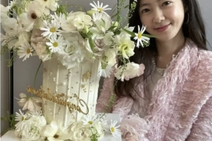 ‘44세’ 이요원, 생일 맞은 꽃 미모…남다른 동안