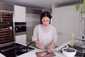 ‘5학년’ 엄정화, 20대 몸매 유지 비결은 ‘○○○○ 안 먹기’