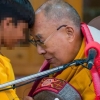 88세 달라이 라마 소년에 “내 혀를 핥아봐라”…“역겹고 구역질 나”