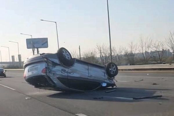 인천국제공항고속도로에서 지난 9일 운전자의 음주 운전 사고로 전복된 SUV 차량의 모습. 연합뉴스