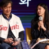 조국 “대통령실 도·감청 의혹 검찰 수사해야”…딸과 북 콘서트