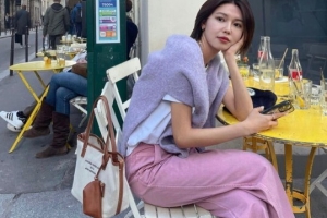 수영, 프랑스 거리 포착…‘핑크색 바지’ 깜짝
