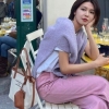 수영, 프랑스 거리 포착…‘핑크색 바지’ 깜짝