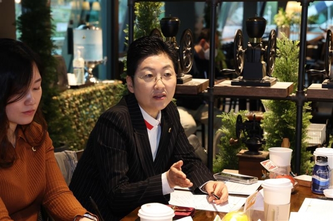 지난 11일 서울시의회 관광산업발전 특별위원회에서 추진한 관광업계 활성화를 위한 현장방문에서 의견 청취를 하는 유정희 의원