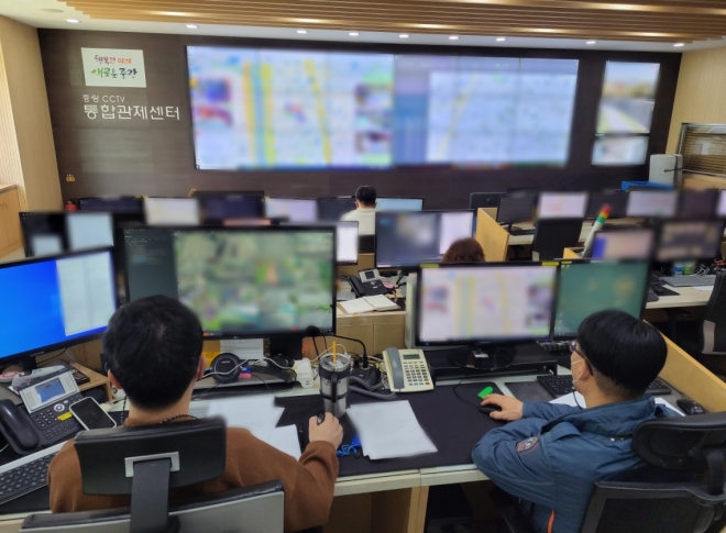 서울 중랑구청 CCTV 통합관제센터의 모습. 중랑구 제공