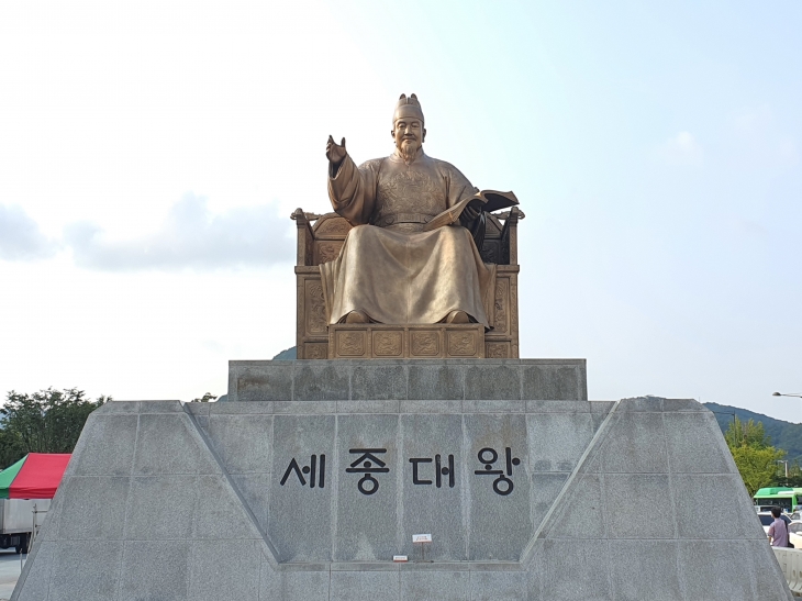 서울 광화문광장의 대표적인 상징조형물인 세종대왕 동상. 서울시 제공