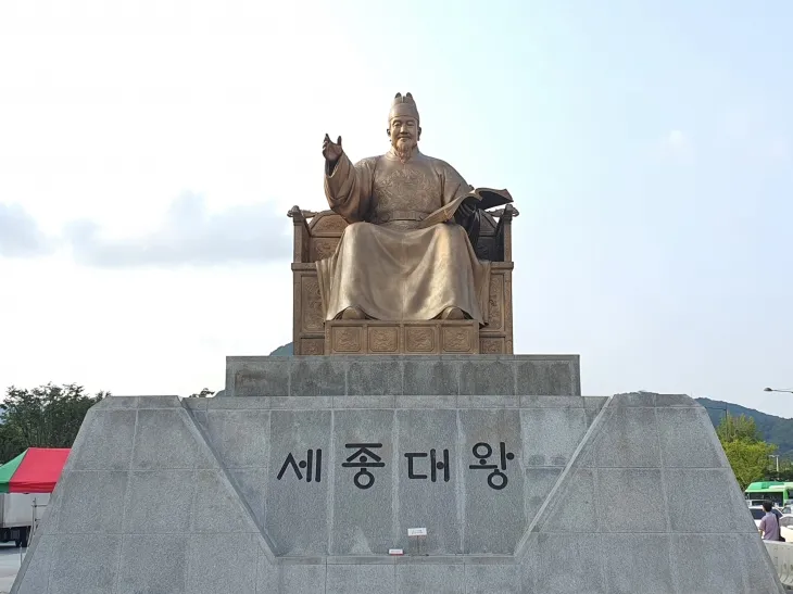 서울 광화문광장의 대표적인 상징조형물인 세종대왕 동상. 서울시 제공