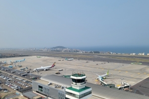‘항공기에 폭발물 있다’… 제주공항 3시간여 발칵