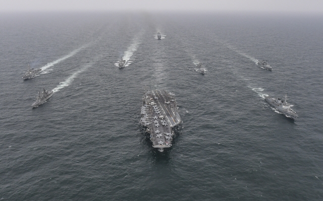 한미 해군과 일본 해상자위대 함정이 4일 제주남방 공해상에서 해상훈련을 하고 있다. 2023.4.4 해군 제공