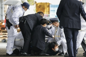 “평소 얌전해보였는데”…24세 청년 왜 기시다 총리에 폭발물 던졌나