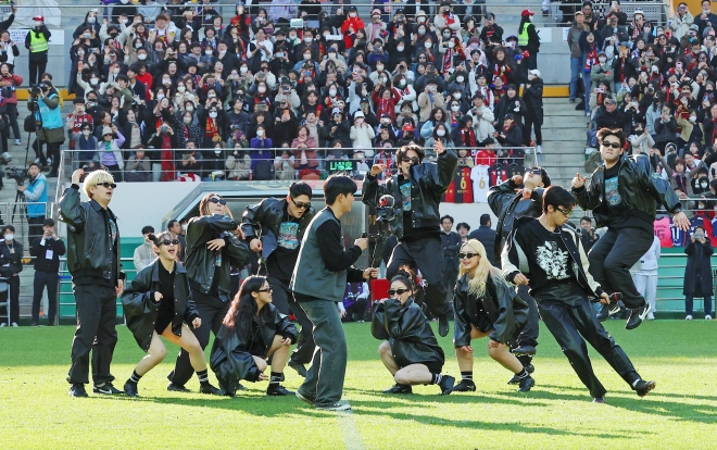 공연장 방불케한 임영웅의 깜짝 공연