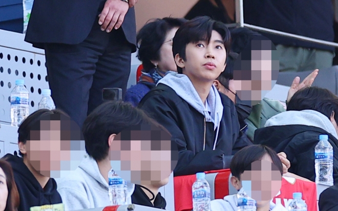 경기 관람하는 임영웅