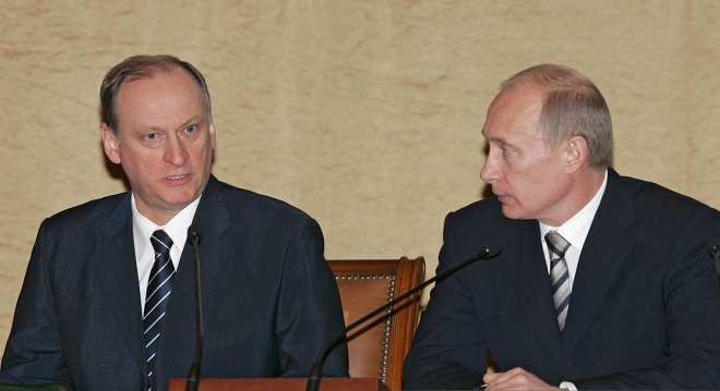 니콜라이 파트루셰프(왼쪽) 러시아 연방안보회의 서기와 블라디미르 푸틴(오른쪽) 러시아 대통령. 크렘린궁 자료사진