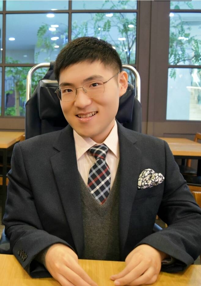근이양증을 앓았지만 건강한 사람 이상으로 열정적인 삶을 살았던 곽문섭(27)씨가 장기기증으로 4명을 살리고 떠났다.  한국장기조직기증원 제공