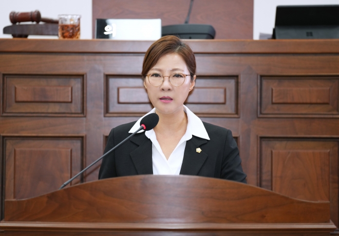지난 18일 하남시의회 정혜영 의원이 제320회 임시회 제1차 ‘단편적 출산지원금에서 난임부부 지원 확대로, 출산장려 정책 방향 전환해야’라는 제목으로 5분 자유발언을 하고 있다. 하남시의회 제공
