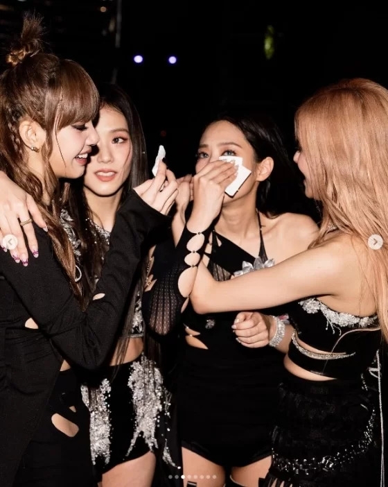 그룹 블랙핑크 멤버 제니가 멤버들과 코첼라 무대에 선 순간을 공개했다. SNS 캡처