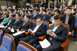 민주 ‘돈봉투’에 몸살… 송영길은 사면초가, 與는 “관련자 징계하라”