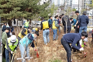 용산 드래곤즈, 식목일 맞이 나무 심기 봉사활동