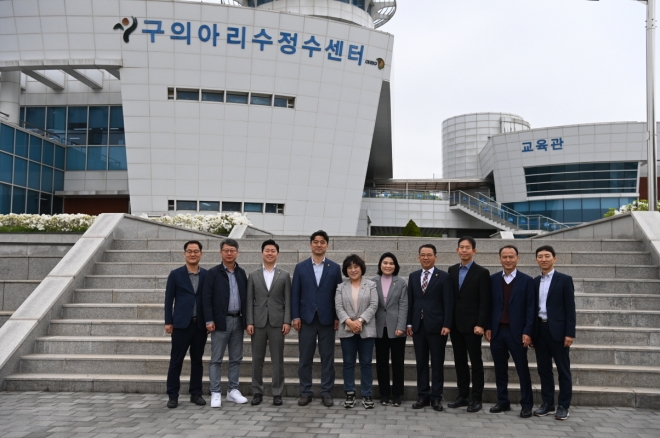 지난 20일 구의아리수정수센터 현장방문을 진행한 서울시의회 환경수자원위원회(봉양순 위원장)