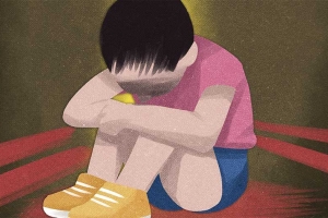 1·3세 남매 던져 ‘두개골’ 등 다치자 보험료 타낸 30대 재혼부부…징역형