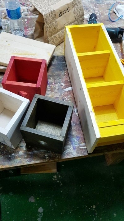 가구제작 교육과정에서는 제일 먼저 상자를 만든다. 상자는 가구의 기본이다.