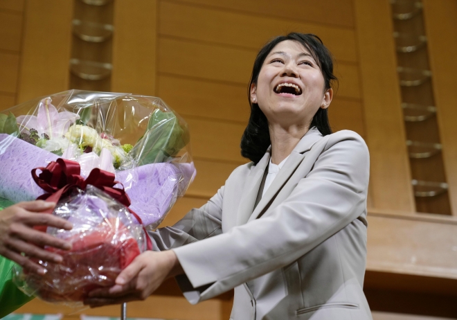 日 와카야마 보궐선거에서 승리한 유신회 후보