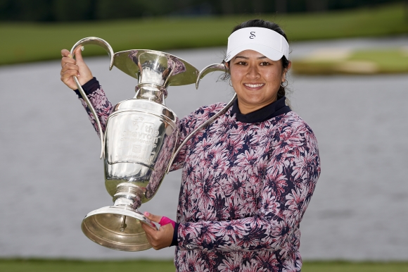 ‘보트피플’의 손녀, LPGA 메이저 우승컵 품었다