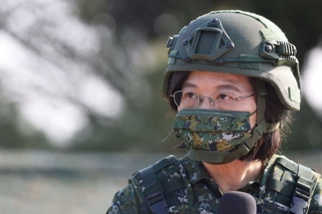 군복을 입고 있는 차이잉원 대만 총통. 사진은 기사 내용과 무관함. 로이터 연합뉴스