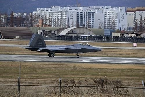 광주 군 공항 활주로에서 전투기가 이륙 준비를 하고 있다. 광주시 제공
