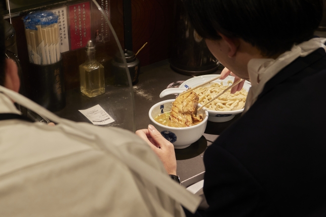 일본 도쿄의 한 라멘집 모습. 쓰케멘은 진한 소스에 면과 고기를 찍어 먹는 라멘이다.