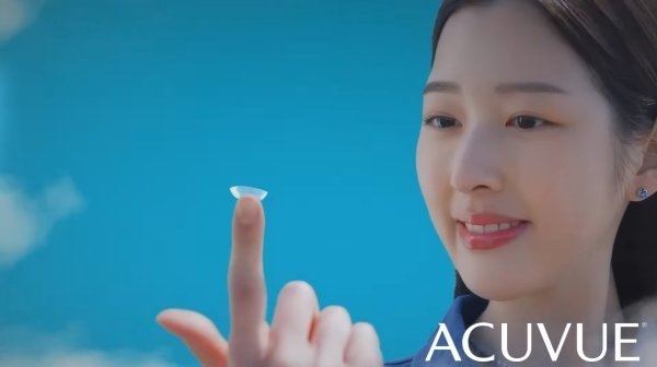 아이브 장원영의 친언니 장다아가 출연한 광고가 공개됐다. 유튜브 캡처