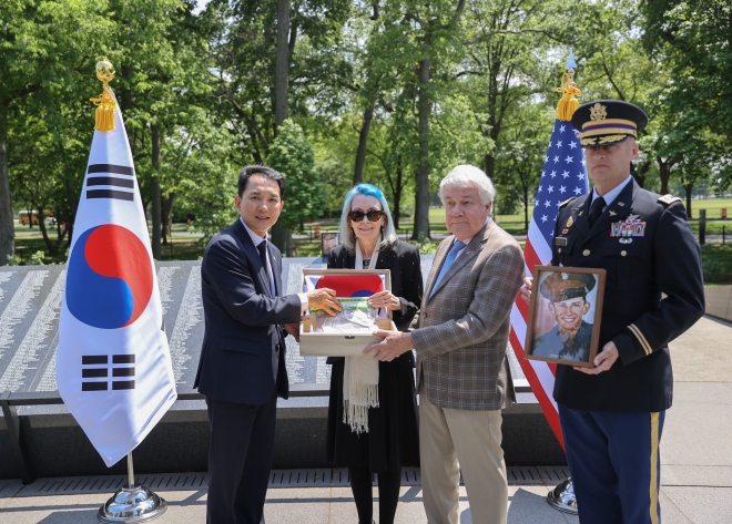 고 루터 스토리 상병 유족 만난 박민식 보훈처장. 연합뉴스