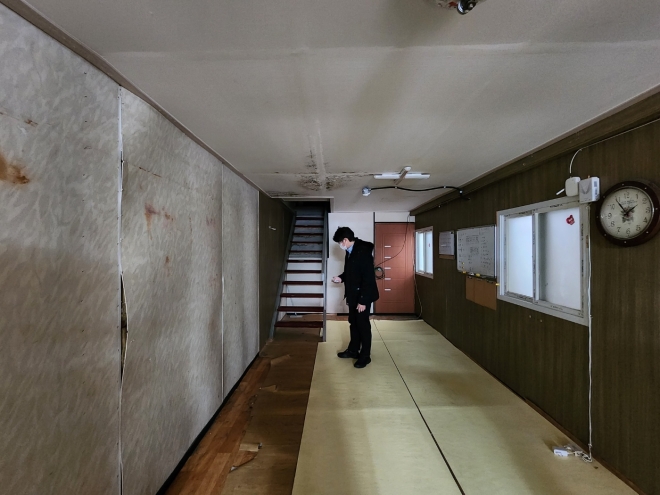 문성호 의원이 취타대원 연습실을 방문했다