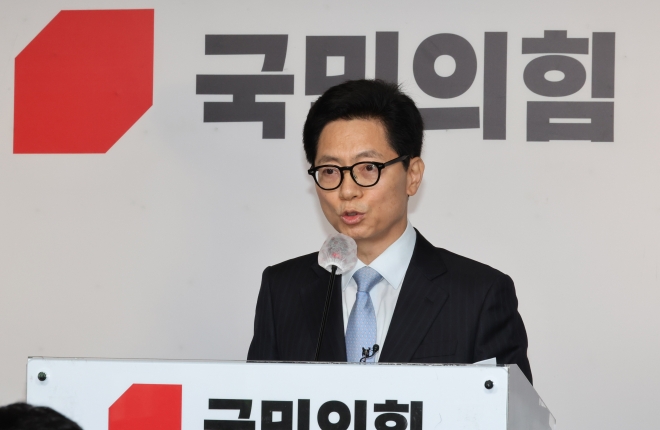 김재원·태영호 최고위원 징계 절차 개시 밝히는 황정근 윤리위원장