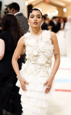 Whitney Peak poses at the Met Gala, an annual fundraising gala held for the benefit of the Metropolitan Museum of Art‘s Costume Institute with this year’s theme “Karl Lagerfeld: A Line of Beauty”, in New York City, New York, U.S., May 1, 2023. REUTERS 연합뉴스