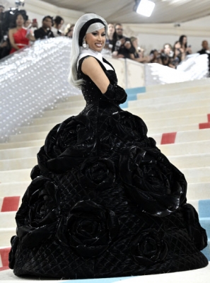 Cardi B attends The Metropolitan Museum of Art‘s Costume Institute benefit gala celebrating the opening of the “Karl Lagerfeld: A Line of Beauty” exhibition on Monday, May 1, 2023, in New York. AP 뉴시스