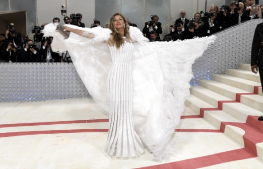 Gisele Bundchen attends The Metropolitan Museum of Art‘s Costume Institute benefit gala celebrating the opening of the “Karl Lagerfeld: A Line of Beauty” exhibition on Monday, May 1, 2023, in New York. AP 연합뉴스