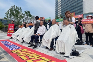 “구로차량기지 광명 이전 전면 철회” 재촉구…시민대책위  6명 세종청사서 삭발