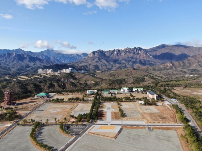 강원도는 산림엑스포가 강원 산림의 우수성과 산불 예방 노하우 등을 전 세계에 알리는 장이 될 것으로 기대한다. 사진은 주행사장 전경. 강원세계산림엑스포조직위원회 제공