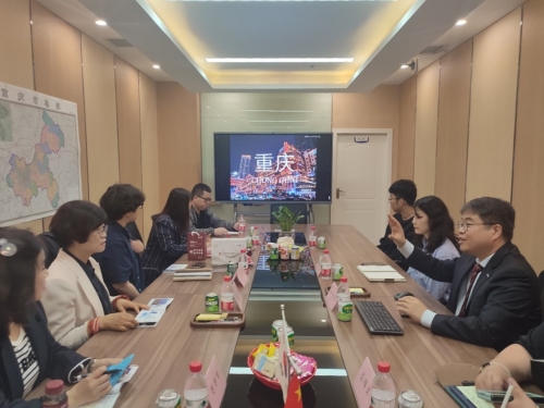 전북 진안군은 9일 중국 서부의 최대 도시인 충칭시 중소기업벤처기업진흥공단 비즈니스센터를 방문해 진안홍삼 판매 전략을 논의했다. 진안군 제공