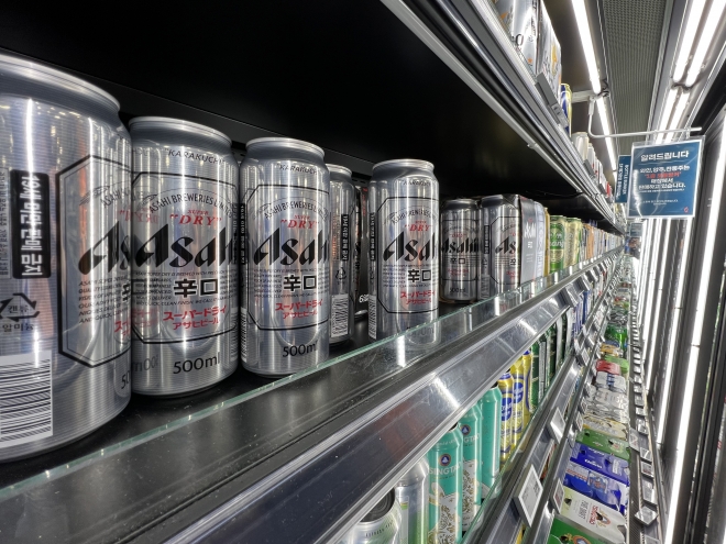 한정 출시된 일본산 맥주가 품귀 현상을 보이고 있는 9일 서울의 한 대형마트에 맥주가 진열되어 있다. 2023.5.9 연합뉴스