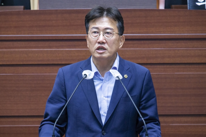 제339회 경북도의회 제2차 임시회 본회의에서 이철식 경북도의원이 5분 자유발언을 하고 있다. 경북도의회 제공