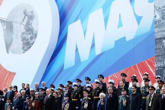 블라디미르 푸틴 러시아 대통령이 9일(현지시간) 모스크바 붉은광장에서 열린 제78주년 전승절 기념식에서 연설하고 있다. 2023.5.9 스푸트니크 AFP 연합뉴스